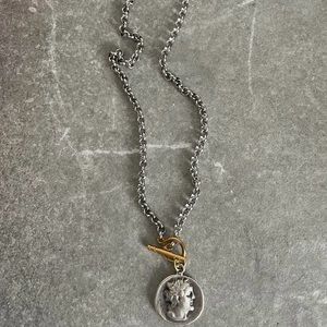 Silver toggle pendant necklace